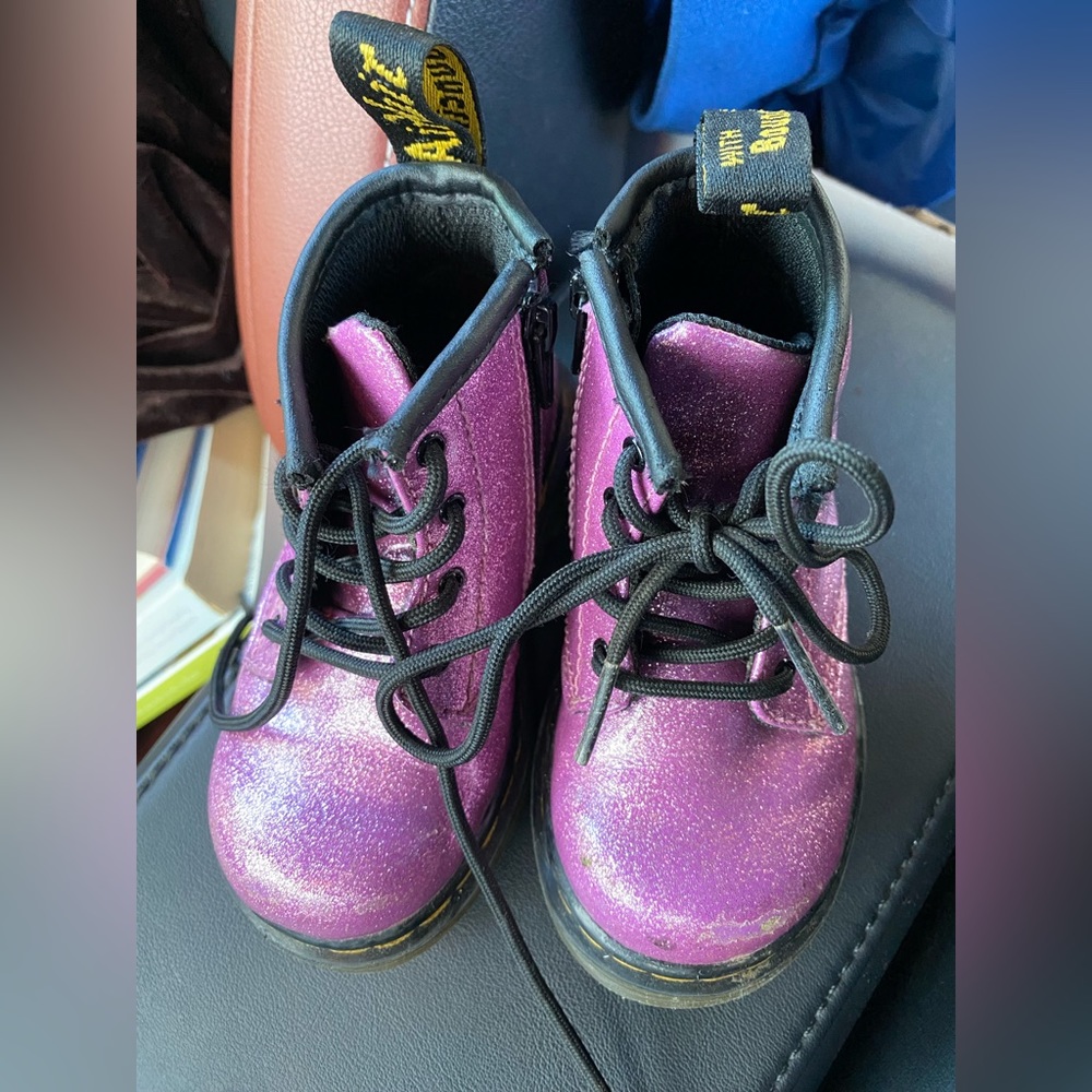 DR MARTENS 1460 pink glitter boots. Girl size 6